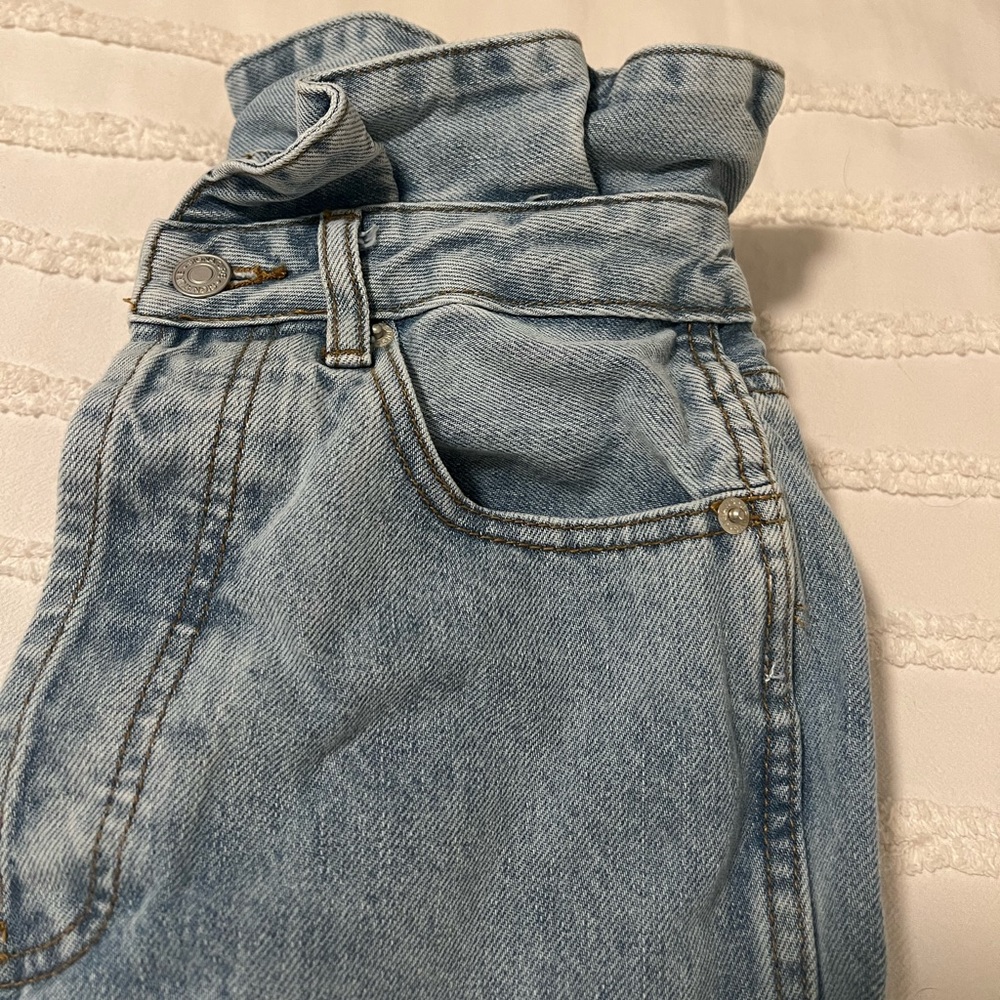 These jeans are incredibly adorable and make any outfit look cute.